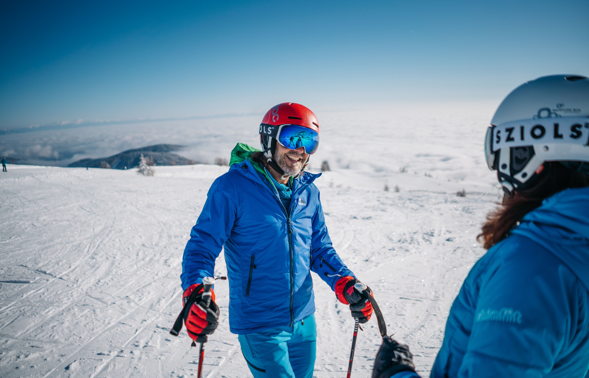 Skifahrer auf der Piste nahe des Wellnesshotel Feuerberg im Skiurlaub in Kärnten
