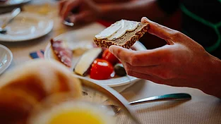 Butterbrot beim Frühstück im Hotel Mountain Resort Feuerberg in Kärnten