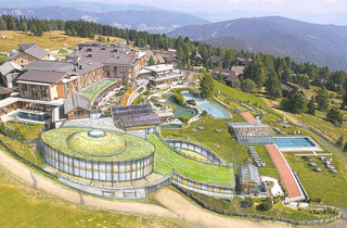 Resort Westseite im Sommer mit neuem Badehaus