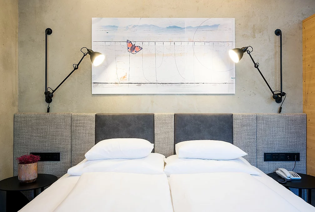 Mountain View Rooms Gemütliches Bett im Zimmer Gerlitzen
