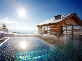 Bergquell Pool im Wellnesshotel Feuerberg in Kärnten