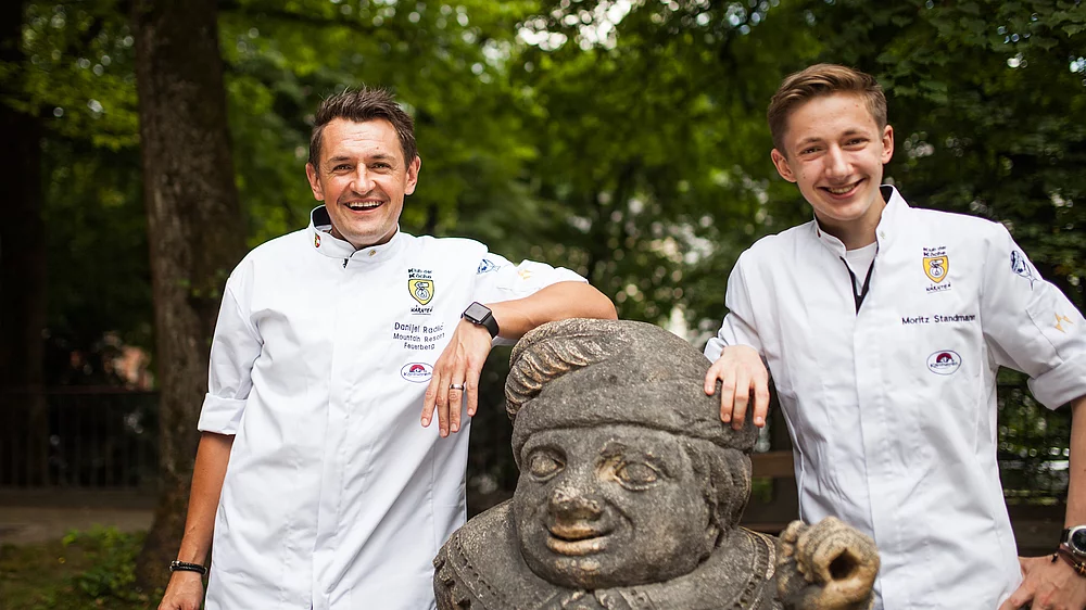 Kochlehrling Moritz mit Küchenchef Danijel vom Feuerberg Küchen Team