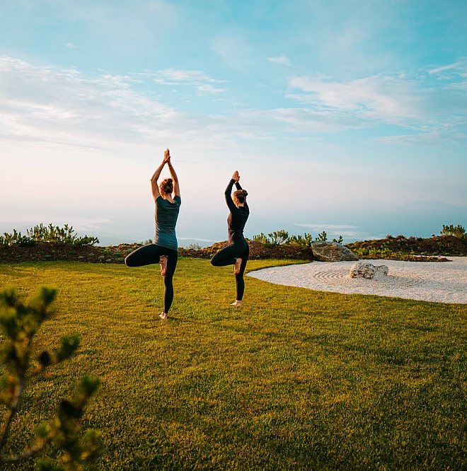 Yoga at the Mountain Resort Feuerberg below the Wellness Water World