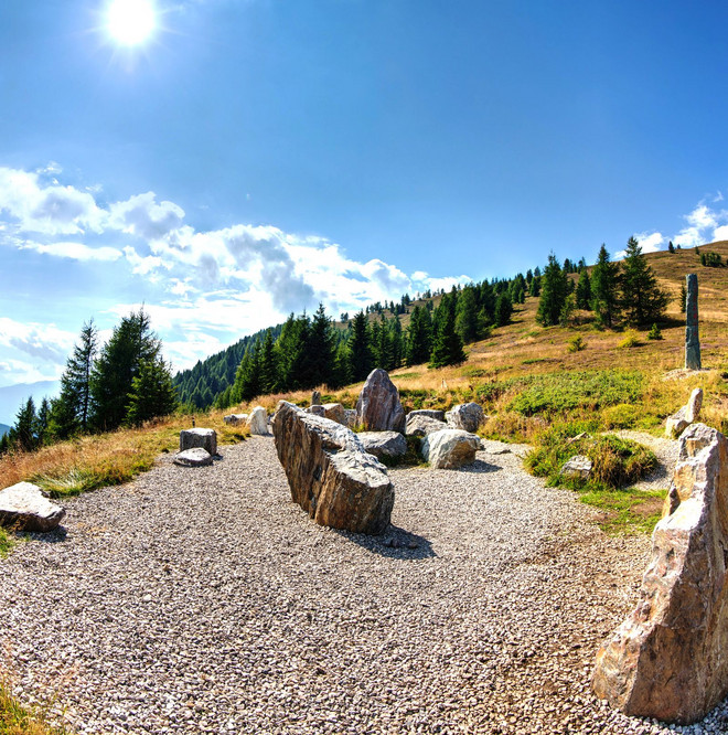 Steinkreis auf der Gerlitzen Alpe im Sommer
