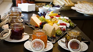 Käsebuffet am Mountain Resort Feuerberg bei der Verwöhnpension im Genussurlaub in Kärnten
