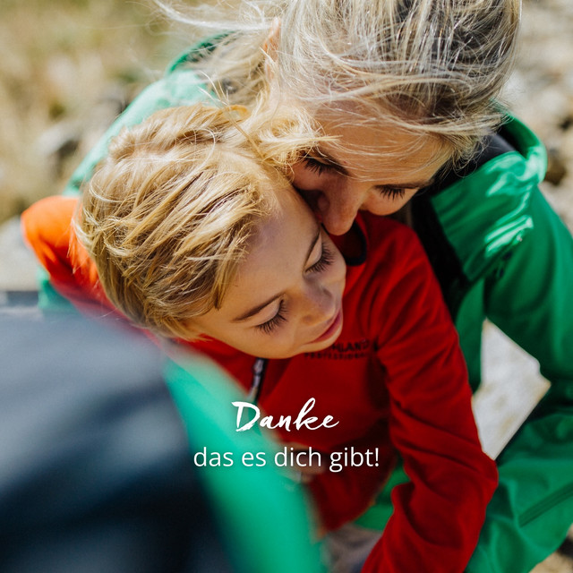 Am Muttertag geht es um die Menschen, die immer da sind. Die zuhören, auffangen, mitfühlen und so oft an alle denken – nur nicht an sich selbst - Mamas.